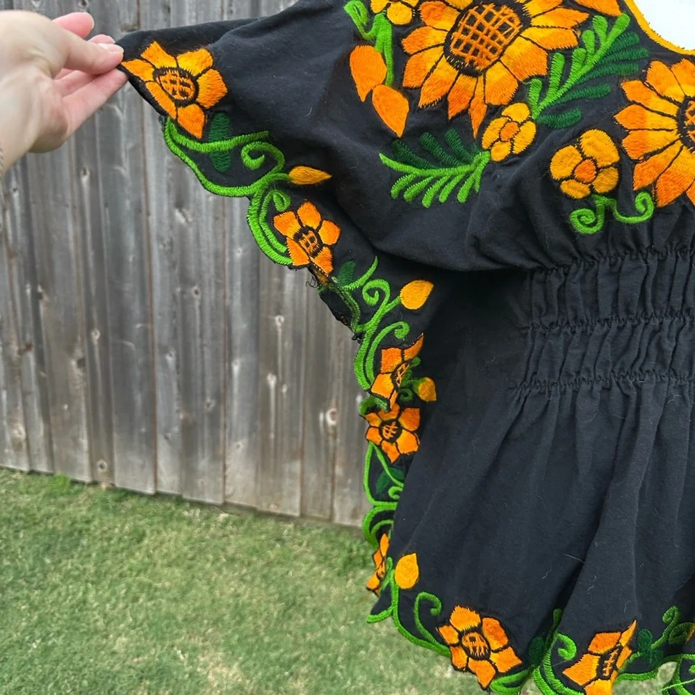Floral Embroidered Black and Orange Women's Top NWOT - Picture 3 of 5